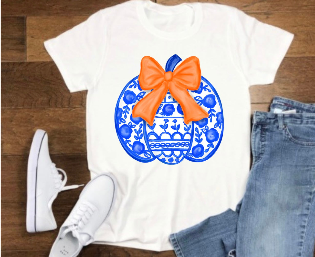 Blue pumpkin with orange bow tshirt